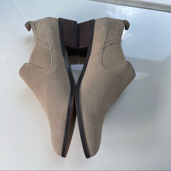 Kelsi‎ Dagger Tan Suede Low Cut Ankle Bootie size 6.5 - Picture 4 of 11